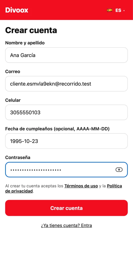 Pantalla «Crear cuenta» de la app de Divoox con nombre y apellido, correo, celular, fecha de cumpleaños y contraseña.