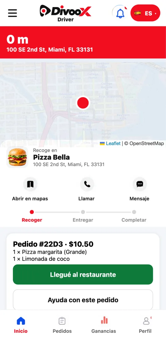 Pedido activo en la app de repartidores con los botones «Llegué al restaurante», «Ayuda con este pedido» y la lista de artículos.