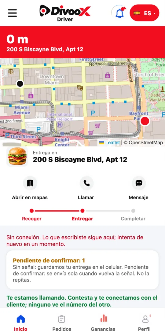App del repartidor con la tarjeta «Pendiente de confirmar: 1» y el aviso de que la entrega se guardó en el celular y se envía sola al volver la señal.