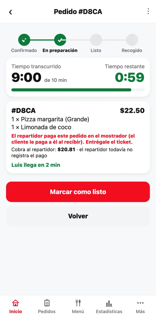 App del restaurante con un pedido pagado en mano: «Cobra al repartidor» con el monto y si el repartidor ya registró el pago.