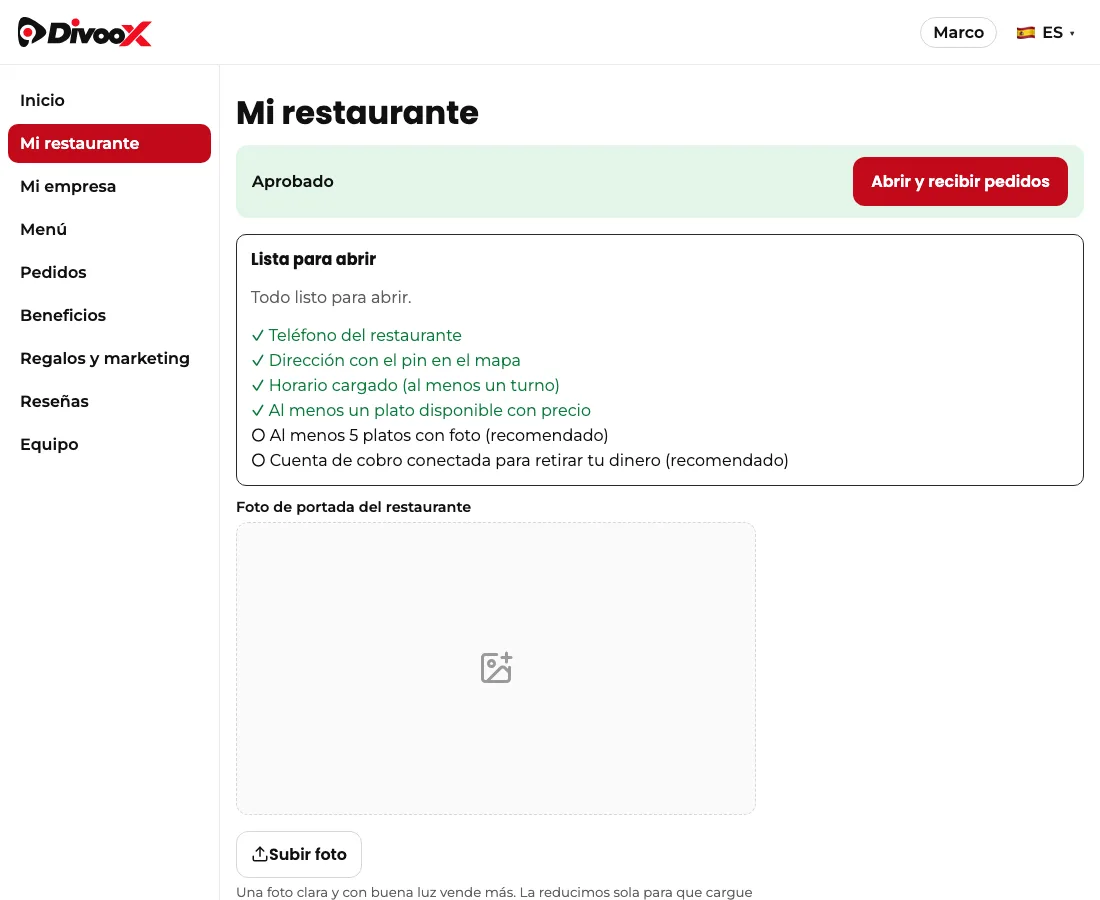 Restaurante aprobado en el panel de Divoox, recibiendo pedidos, con el botón para cerrar por ahora.