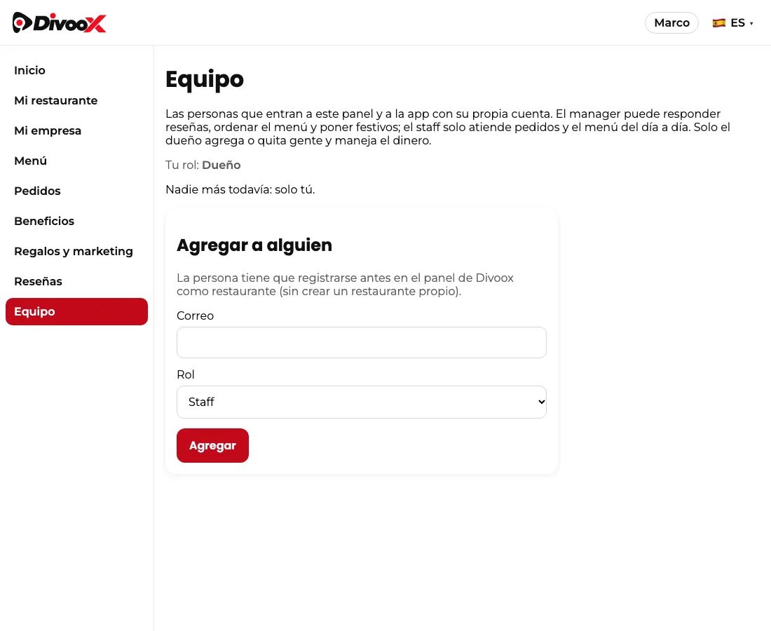 Pantalla Equipo del panel del restaurante con el rol del dueño y el formulario para agregar a alguien por correo y rol.