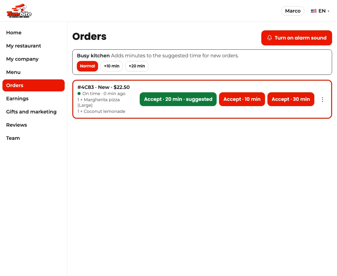 New order in the dashboard with a green traffic light and buttons to accept in 10, 20, or 30 minutes.