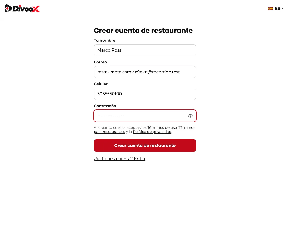 Formulario para crear la cuenta de restaurante en el panel de Divoox, con tu nombre, correo, celular y contraseña.