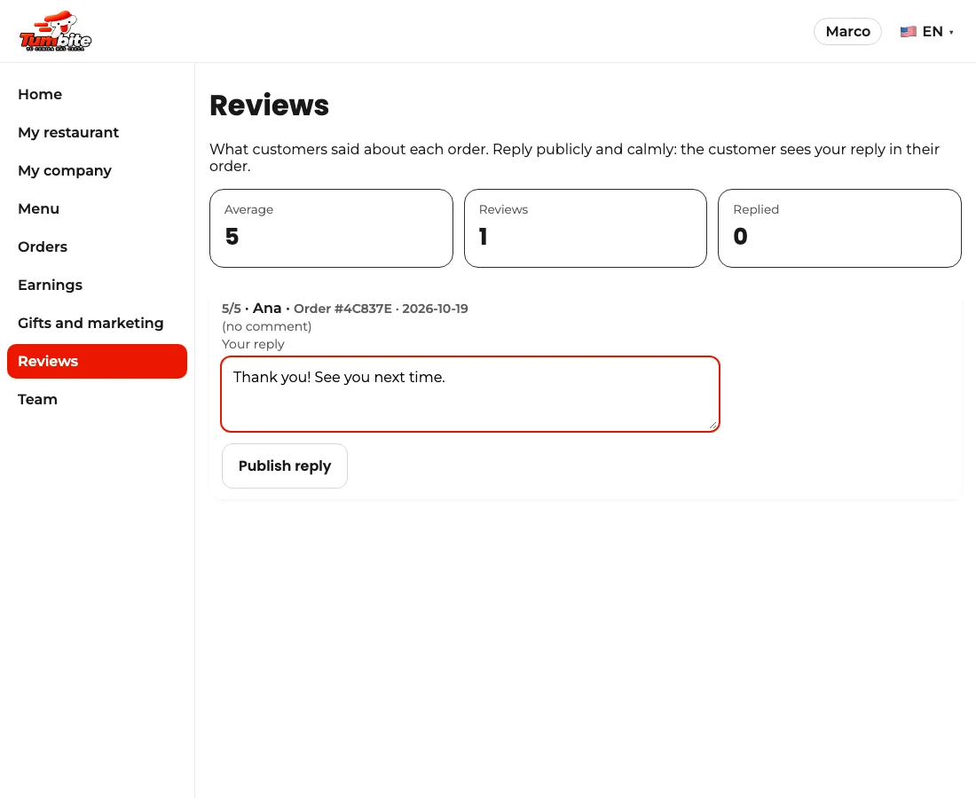 Reviews screen in the restaurant panel with a 5/5 rating and the “Your reply” box ready to publish.
