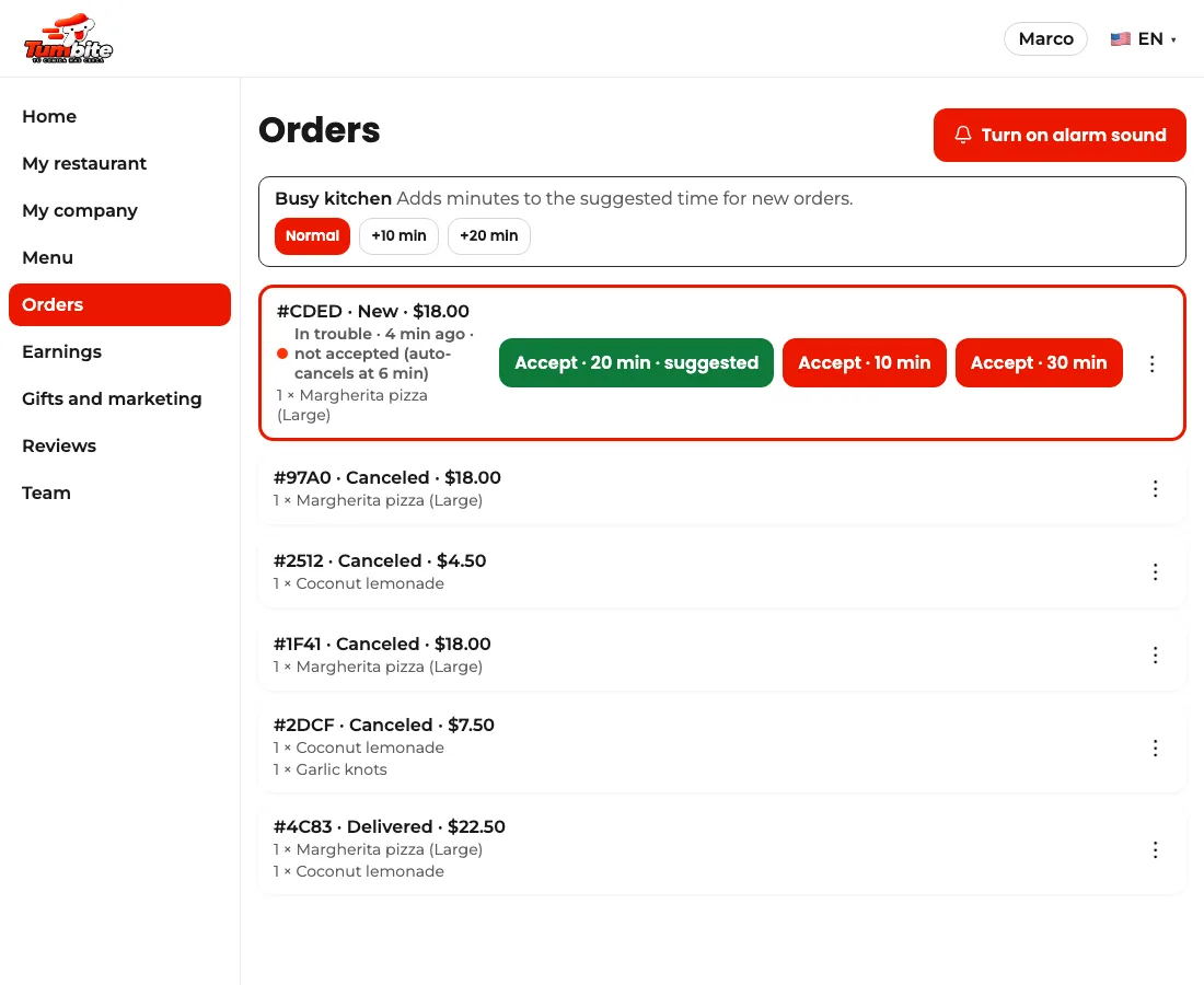 Restaurant orders with one in red: “In trouble, 4 min without being accepted (cancels on its own at 6 min).”