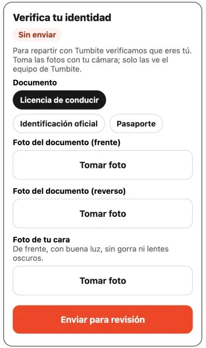Pantalla «Verifica tu identidad» de la app de repartidores, con el tipo de documento y los botones «Tomar foto» para el frente, el reverso y la cara.